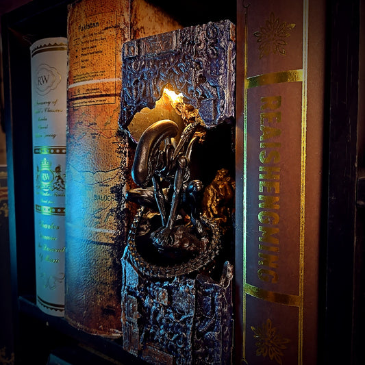 Alien - Book Nook