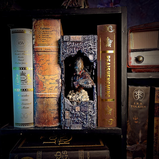 Predator - Book Nook