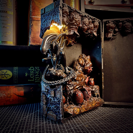 Alien - Book Nook